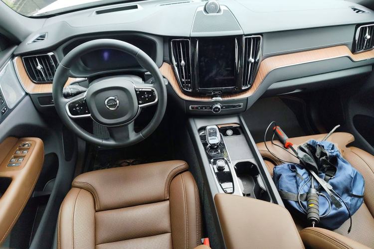 Used Volvo XC60 New Energy 2025 Plug-in Hybrid Long-Range All-Wheel Drive Smart Luxury Edition Center Console