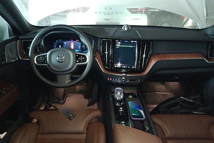 Used Volvo XC60 New Energy 2025 Plug-in Hybrid Long-Range All-Wheel Drive Smart Luxury Edition Center Console