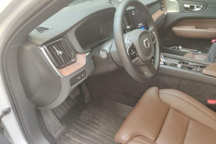 Used Volvo XC60 New Energy 2025 Plug-in Hybrid Long-Range All-Wheel Drive Smart Luxury Edition Driver Seat