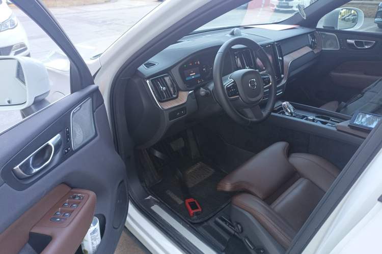 Used Volvo XC60 New Energy 2025 Plug-in Hybrid Long-Range All-Wheel Drive Smart Luxury Edition Driver Seat