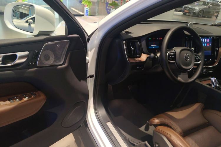 Used Volvo XC60 New Energy 2025 Plug-in Hybrid Long-Range All-Wheel Drive Smart Luxury Edition Driver Seat