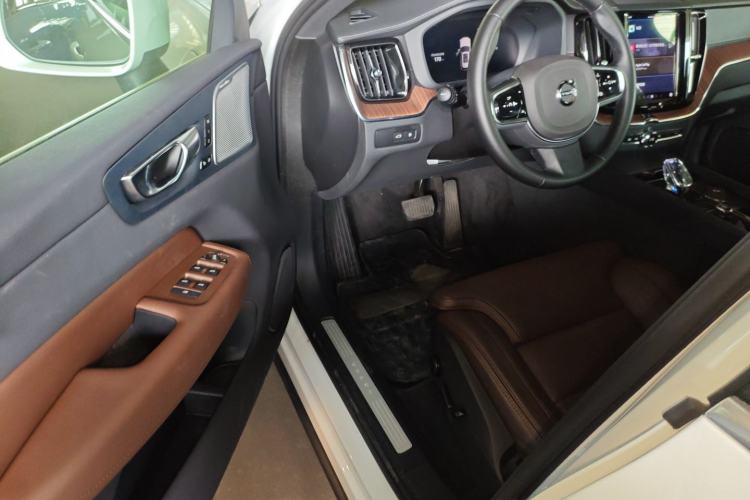 Used Volvo XC60 New Energy 2025 Plug-in Hybrid Long-Range All-Wheel Drive Smart Luxury Edition Driver Seat