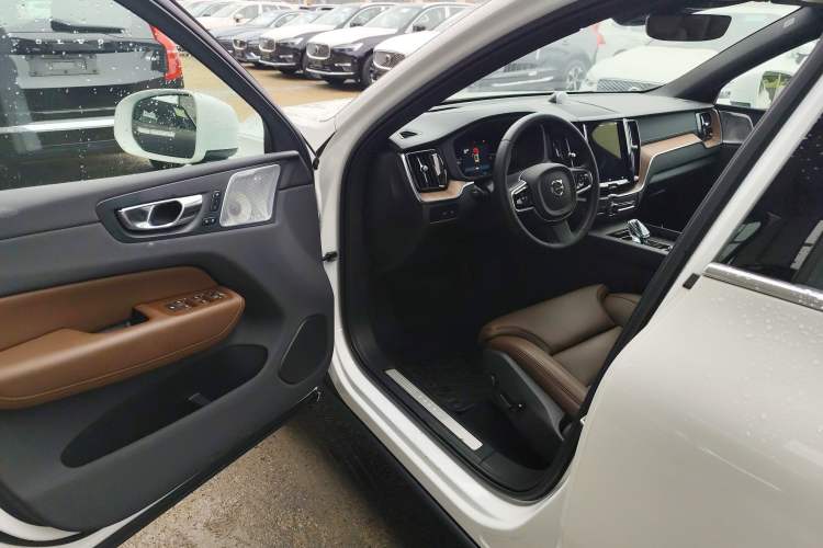 Used Volvo XC60 New Energy 2025 Plug-in Hybrid Long-Range All-Wheel Drive Smart Luxury Edition Driver Seat