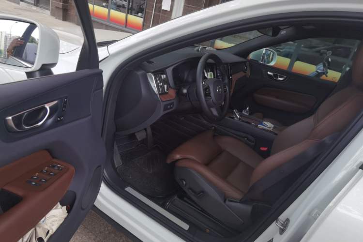 Used Volvo XC60 New Energy 2025 Plug-in Hybrid Long-Range All-Wheel Drive Smart & Luxurious Edition Driver Seat