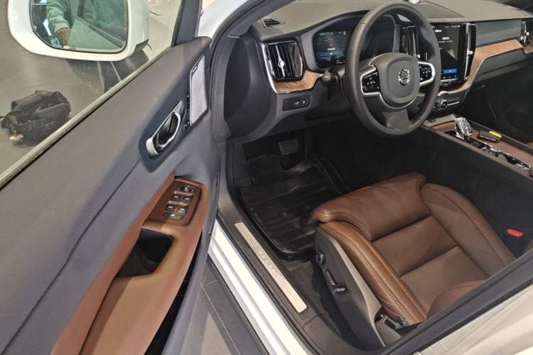 Used Volvo XC60 New Energy 2025 Plug-in Hybrid Long-Range All-Wheel Drive Smart Luxury Edition Driver Seat
