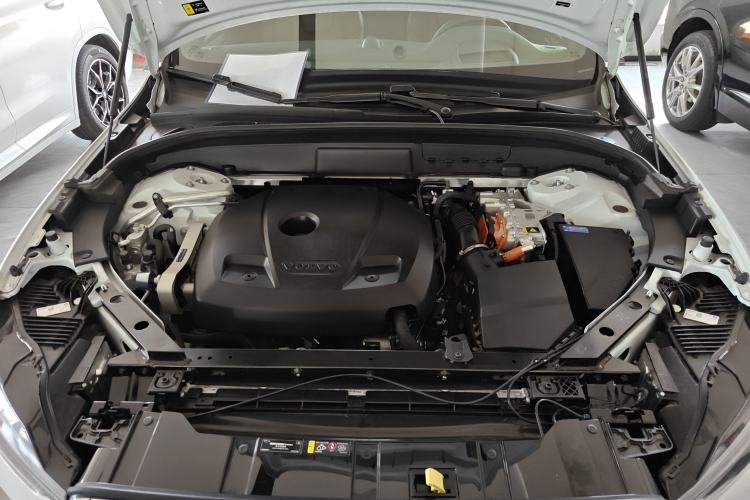 Used Volvo XC60 New Energy 2025 Plug-in Hybrid Long-Range All-Wheel Drive Smart Luxury Edition Engine Bay