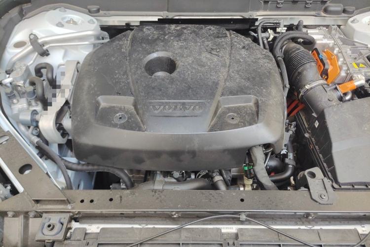Used Volvo XC60 New Energy 2025 Plug-in Hybrid Long-Range All-Wheel Drive Smart Luxury Edition Engine Bay