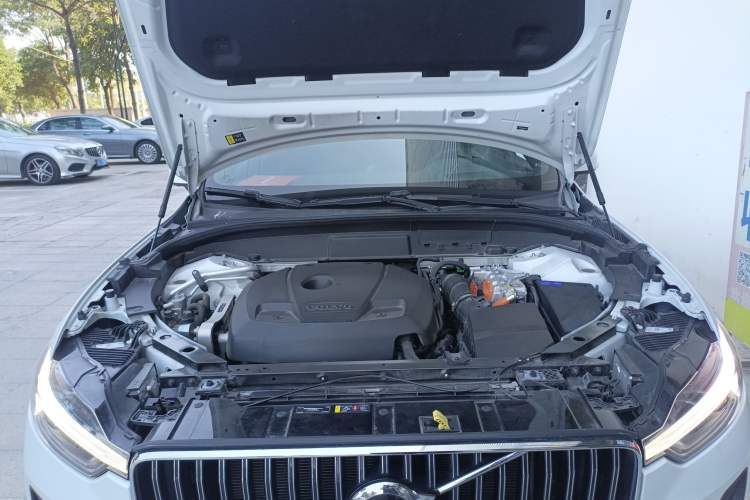 Used Volvo XC60 New Energy 2025 Plug-in Hybrid Long-Range All-Wheel Drive Smart Luxury Edition Engine Bay