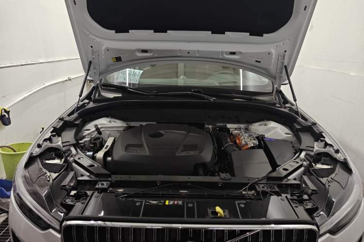Used Volvo XC60 New Energy 2025 Plug-in Hybrid Long-Range All-Wheel Drive Smart Luxury Edition Engine Bay