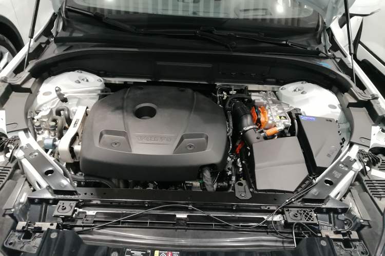 Used Volvo XC60 New Energy 2025 Plug-in Hybrid Long-Range All-Wheel Drive Smart Luxury Edition Engine Bay