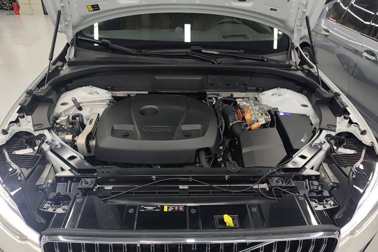 Used Volvo XC60 New Energy 2025 Plug-in Hybrid Long-Range All-Wheel Drive Smart Luxury Edition Engine Bay