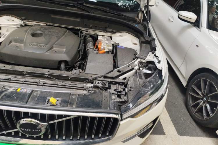Used Volvo XC60 New Energy 2025 Plug-in Hybrid Long-Range All-Wheel Drive Smart & Luxurious Edition Engine Bay Left