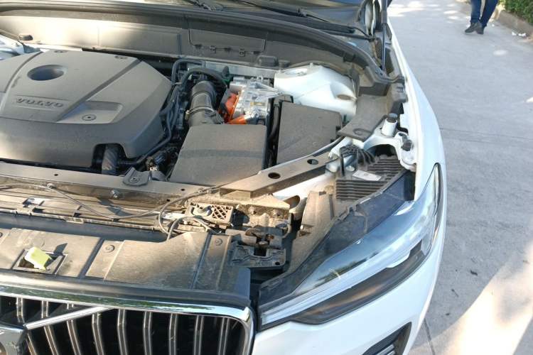 Used Volvo XC60 New Energy 2025 Plug-in Hybrid Long-Range All-Wheel Drive Smart & Luxurious Edition Engine Bay Left