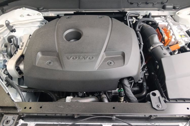 Used Volvo XC60 New Energy 2025 Plug-in Hybrid Long-Range All-Wheel Drive Smart & Luxurious Edition Engine Bay