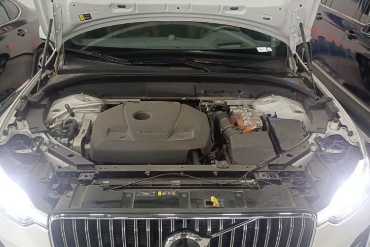 Used Volvo XC60 New Energy 2025 Plug-in Hybrid Long-Range All-Wheel Drive Smart Luxury Edition Engine Bay