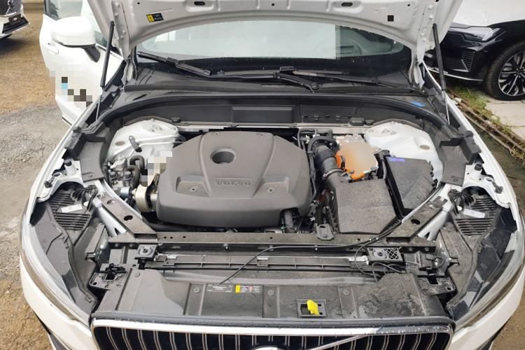 Used Volvo XC60 New Energy 2025 Plug-in Hybrid Long-Range All-Wheel Drive Smart Luxury Edition Engine Bay