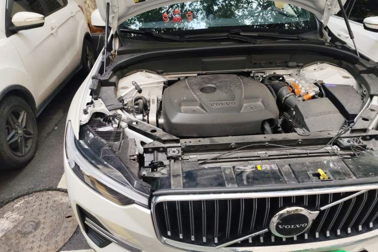 Used Volvo XC60 New Energy 2025 Plug-in Hybrid Long-Range All-Wheel Drive Smart & Luxurious Edition Engine Bay Right