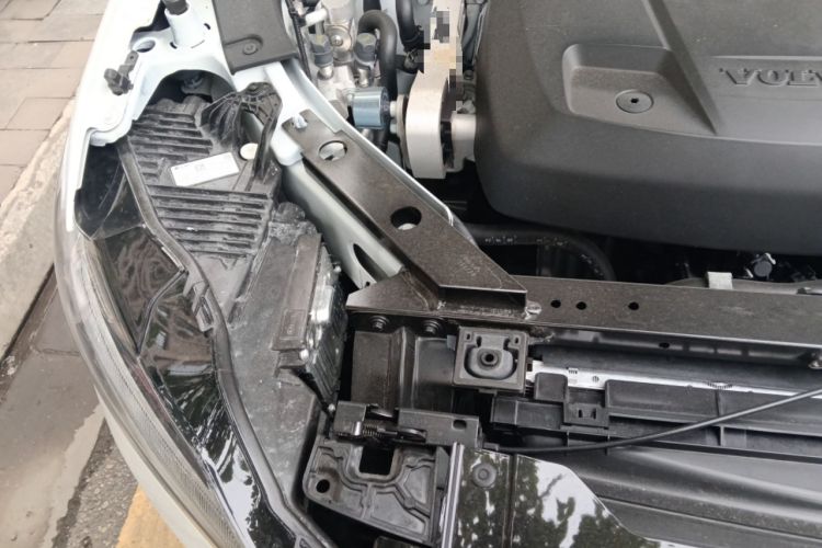 Used Volvo XC60 New Energy 2025 Plug-in Hybrid Long-Range All-Wheel Drive Smart & Luxurious Edition Engine Bay Right