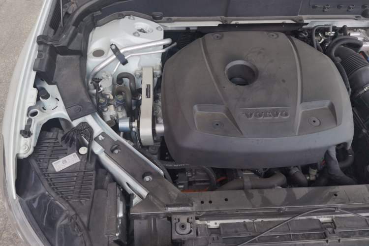 Used Volvo XC60 New Energy 2025 Plug-in Hybrid Long-Range All-Wheel Drive Smart & Luxurious Edition Engine Bay Right