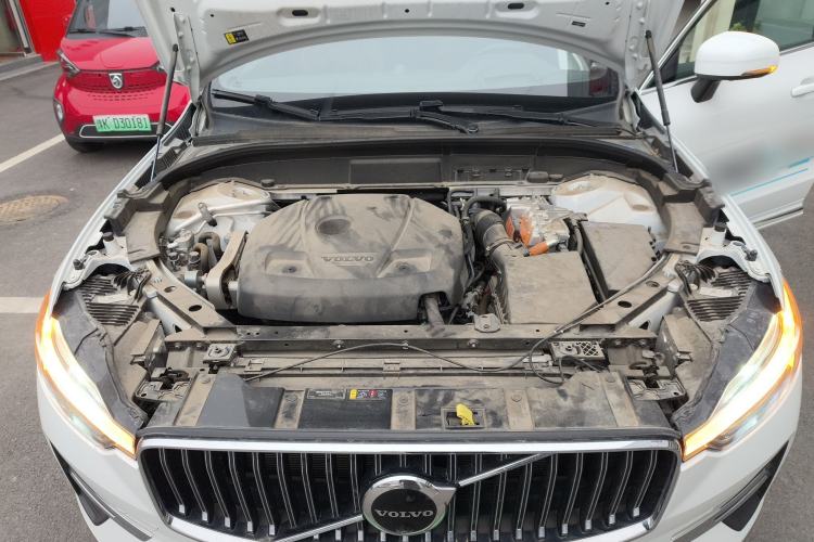 Used Volvo XC60 New Energy 2025 Plug-in Hybrid Long-Range All-Wheel Drive Smart Luxury Edition Engine Bay