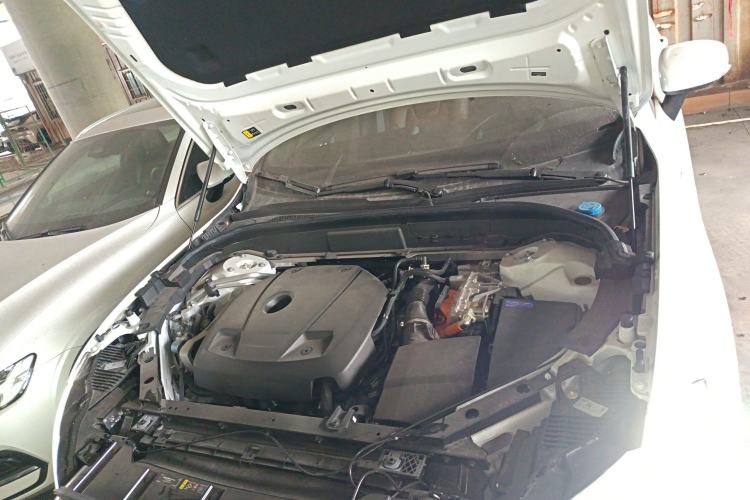 Used Volvo XC60 New Energy 2025 Plug-in Hybrid Long-Range All-Wheel Drive Smart Luxury Edition Engine Bay