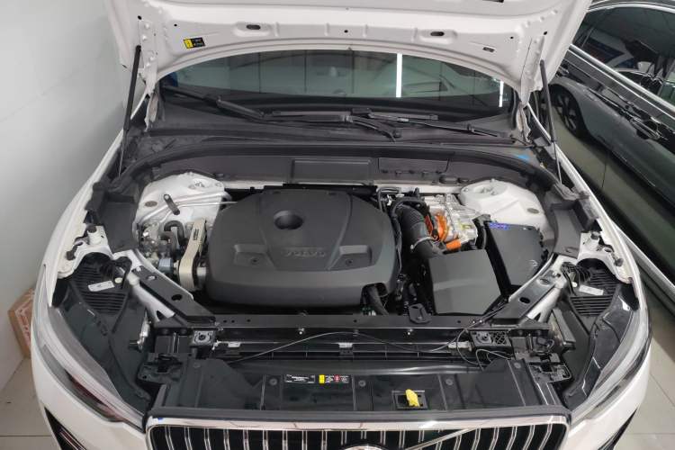 Used Volvo XC60 New Energy 2025 Plug-in Hybrid Long-Range All-Wheel Drive Smart Luxury Edition Engine Bay