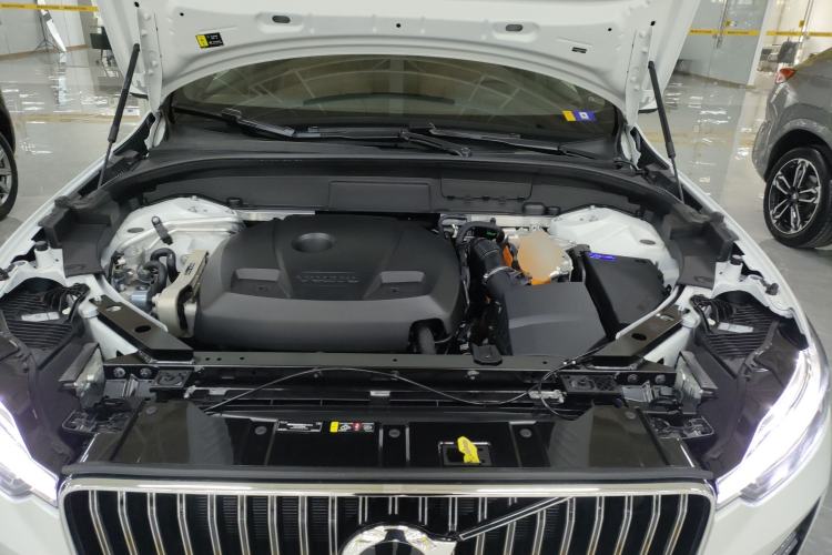 Used Volvo XC60 New Energy 2025 Plug-in Hybrid Long-Range All-Wheel Drive Smart & Luxurious Edition Engine Bay