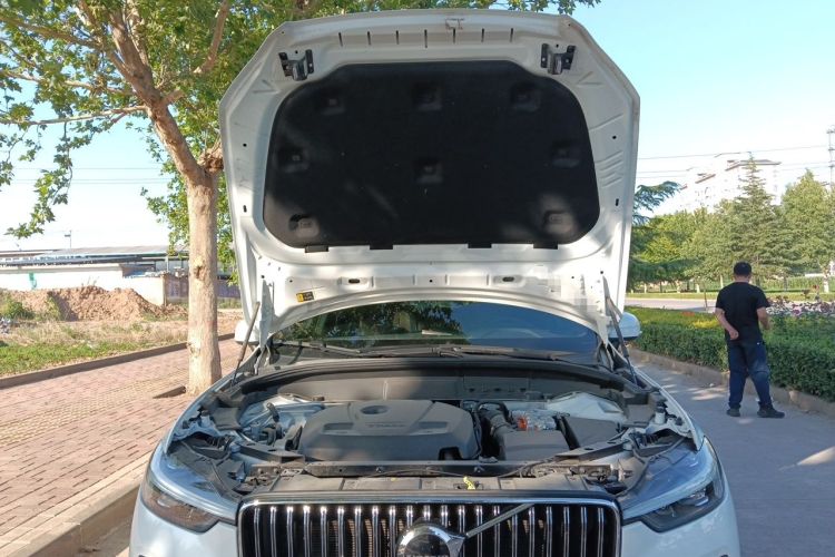 Used Volvo XC60 New Energy 2025 Plug-in Hybrid Long-Range All-Wheel Drive Smart & Luxurious Edition Engine Bay