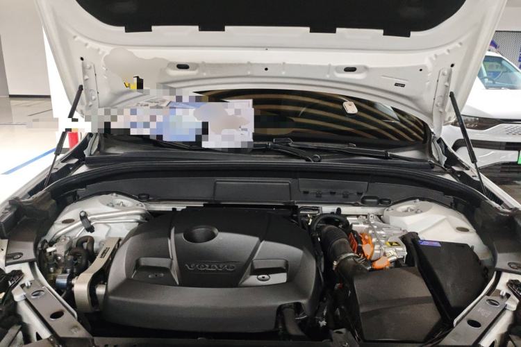 Used Volvo XC60 New Energy 2025 Plug-in Hybrid Long-Range All-Wheel Drive Smart Luxury Edition Engine Bay