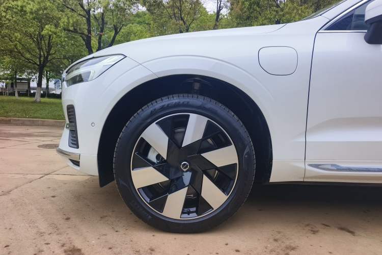 Used Volvo XC60 New Energy 2025 Plug-in Hybrid Long-Range All-Wheel Drive Smart & Luxurious Edition Exterior 10