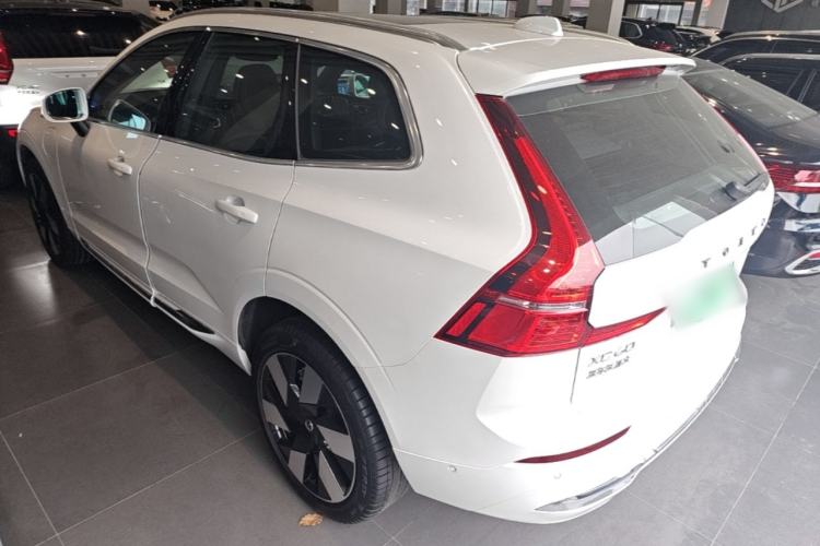Used Volvo XC60 New Energy 2025 Plug-in Hybrid Long-Range All-Wheel Drive Smart Luxury Edition Exterior 2