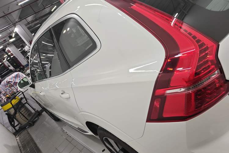 Used Volvo XC60 New Energy 2025 Plug-in Hybrid Long-Range All-Wheel Drive Smart Luxury Edition Exterior 3