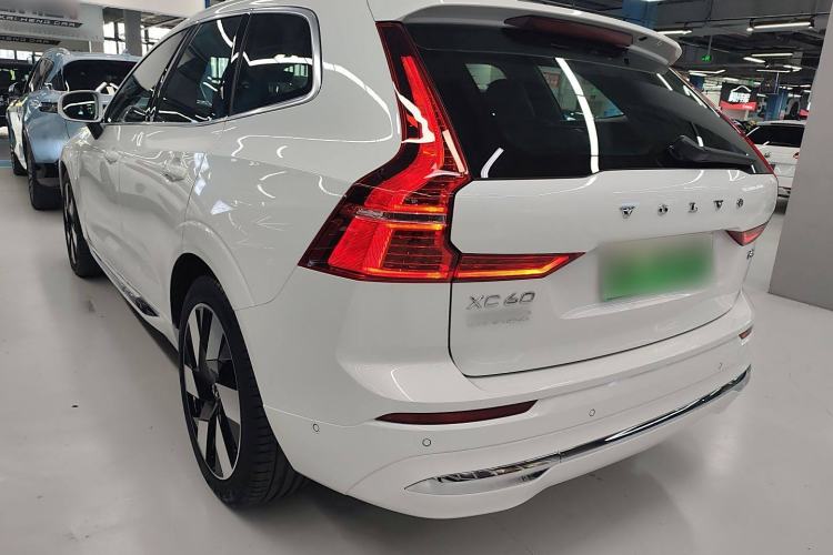 Used Volvo XC60 New Energy 2025 Plug-in Hybrid Long-Range All-Wheel Drive Smart Luxury Edition Exterior 3