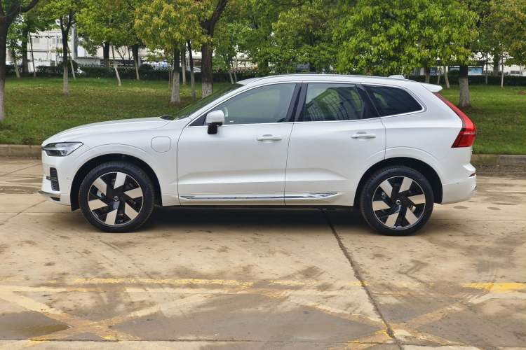 Used Volvo XC60 New Energy 2025 Plug-in Hybrid Long-Range All-Wheel Drive Smart & Luxurious Edition Exterior 3