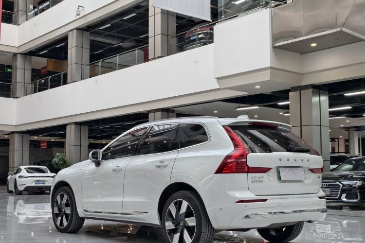 Used Volvo XC60 New Energy 2025 Plug-in Hybrid Long-Range All-Wheel Drive Smart & Luxurious Edition Exterior 3