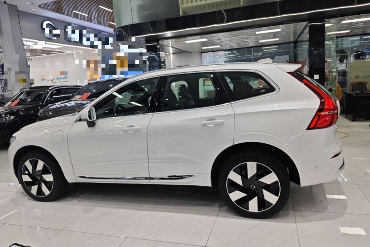 Used Volvo XC60 New Energy 2025 Plug-in Hybrid Long-Range All-Wheel Drive Smart Luxury Edition Exterior 3