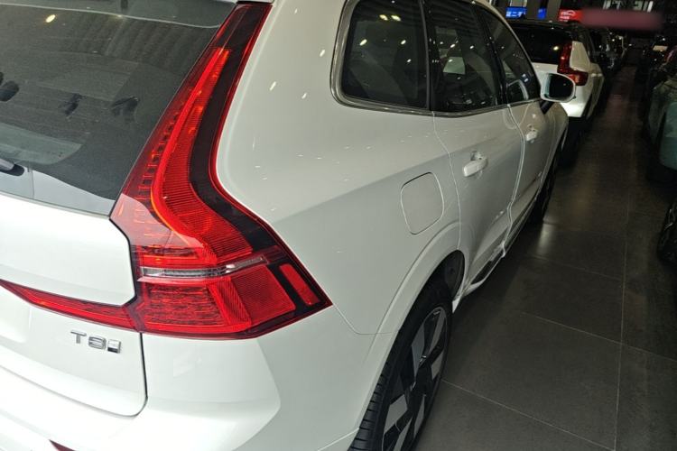 Used Volvo XC60 New Energy 2025 Plug-in Hybrid Long-Range All-Wheel Drive Smart Luxury Edition Exterior 3