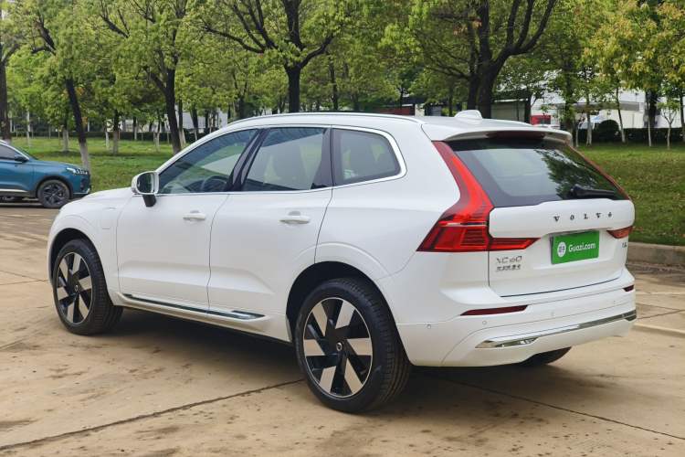 Used Volvo XC60 New Energy 2025 Plug-in Hybrid Long-Range All-Wheel Drive Smart & Luxurious Edition Exterior 4