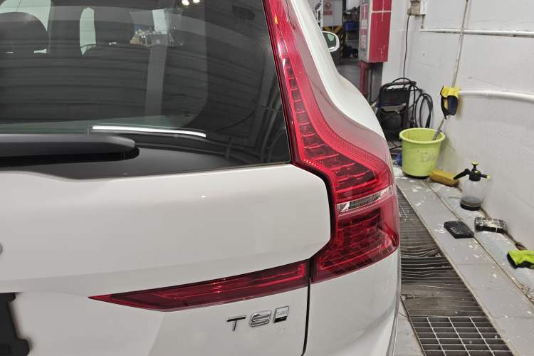 Used Volvo XC60 New Energy 2025 Plug-in Hybrid Long-Range All-Wheel Drive Smart Luxury Edition Exterior 6