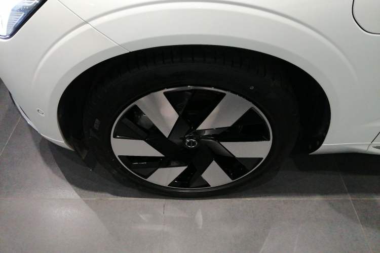 Used Volvo XC60 New Energy 2025 Plug-in Hybrid Long-Range All-Wheel Drive Smart Luxury Edition Exterior 7