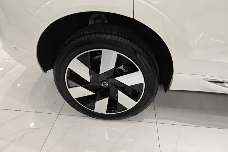 Used Volvo XC60 New Energy 2025 Plug-in Hybrid Long-Range All-Wheel Drive Smart Luxury Edition Exterior 8