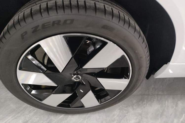 Used Volvo XC60 New Energy 2025 Plug-in Hybrid Long-Range All-Wheel Drive Smart & Luxurious Edition Exterior 8