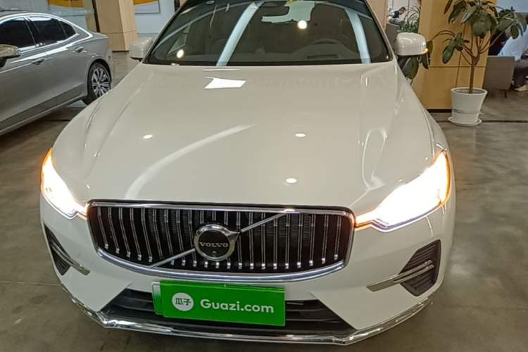 Used Volvo XC60 New Energy 2025 Plug-in Hybrid Long-Range All-Wheel Drive Smart Luxury Edition Front