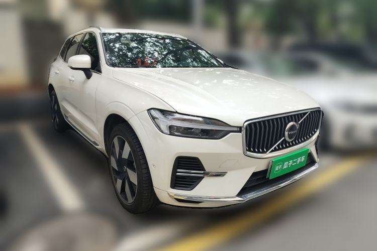 Used Volvo XC60 New Energy 2025 Plug-in Hybrid Long-Range All-Wheel Drive Smart & Luxurious Edition Front Right 45 Deg