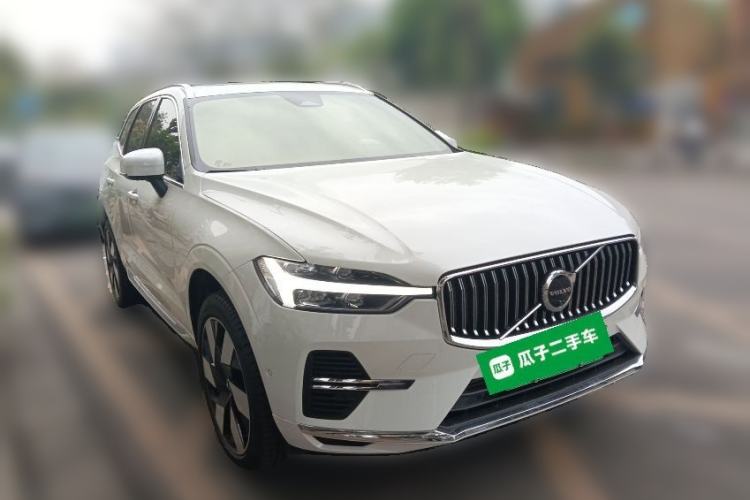 Used Volvo XC60 New Energy 2025 Plug-in Hybrid Long-Range All-Wheel Drive Smart & Luxurious Edition Front Right 45 Deg