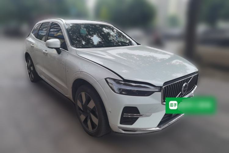 Used Volvo XC60 New Energy 2025 Plug-in Hybrid Long-Range All-Wheel Drive Smart & Luxurious Edition Front Right 45 Deg