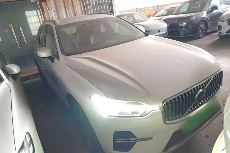 Used Volvo XC60 New Energy 2025 Plug-in Hybrid Long-Range All-Wheel Drive Smart Luxury Edition Front Right 45 Deg
