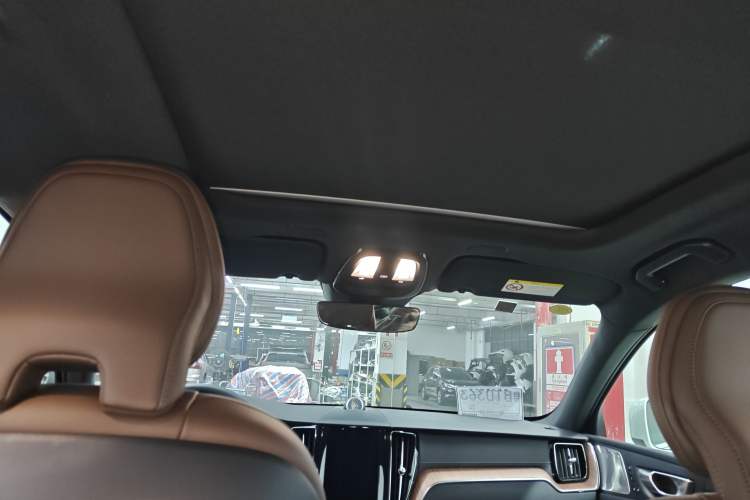 Used Volvo XC60 New Energy 2025 Plug-in Hybrid Long-Range All-Wheel Drive Smart Luxury Edition Headliner