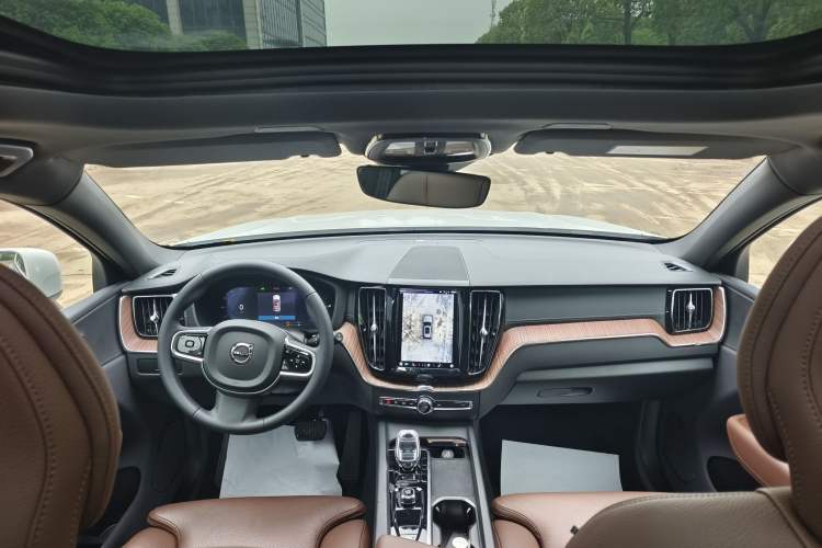 Used Volvo XC60 New Energy 2025 Plug-in Hybrid Long-Range All-Wheel Drive Smart & Luxurious Edition Headliner