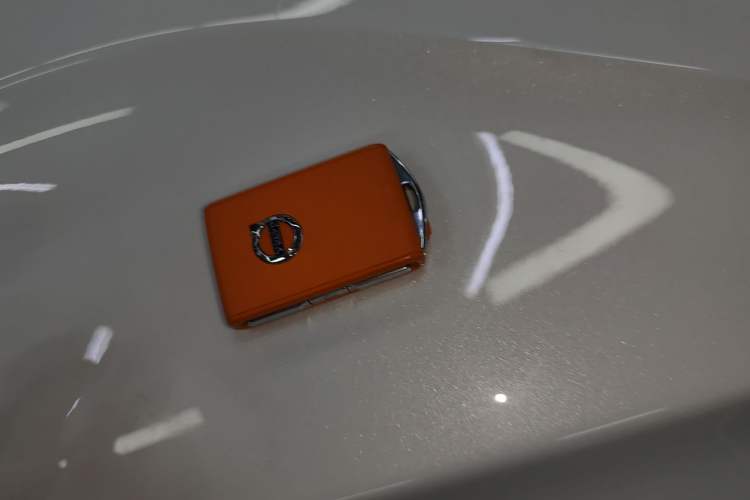 Used Volvo XC60 New Energy 2025 Plug-in Hybrid Long-Range All-Wheel Drive Smart Luxury Edition Interior 1